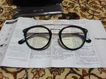 未使用　人気のラウンドデザイン　TOM FORD　トムフォード　メガネ　眼鏡　伊達メガネ　TF5516-B 001　48□21 145　シリアルナンバー入り