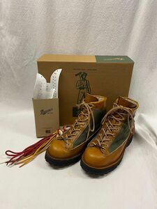 閲覧ありがとうございます。DANNER ダナーのDANNER LIGHT 80THになります。