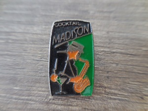 フランス☆古いピンズ 【COCKTAIL MADISON】ピンバッジ PINS ピンズ カクテル 音楽 ミュージック