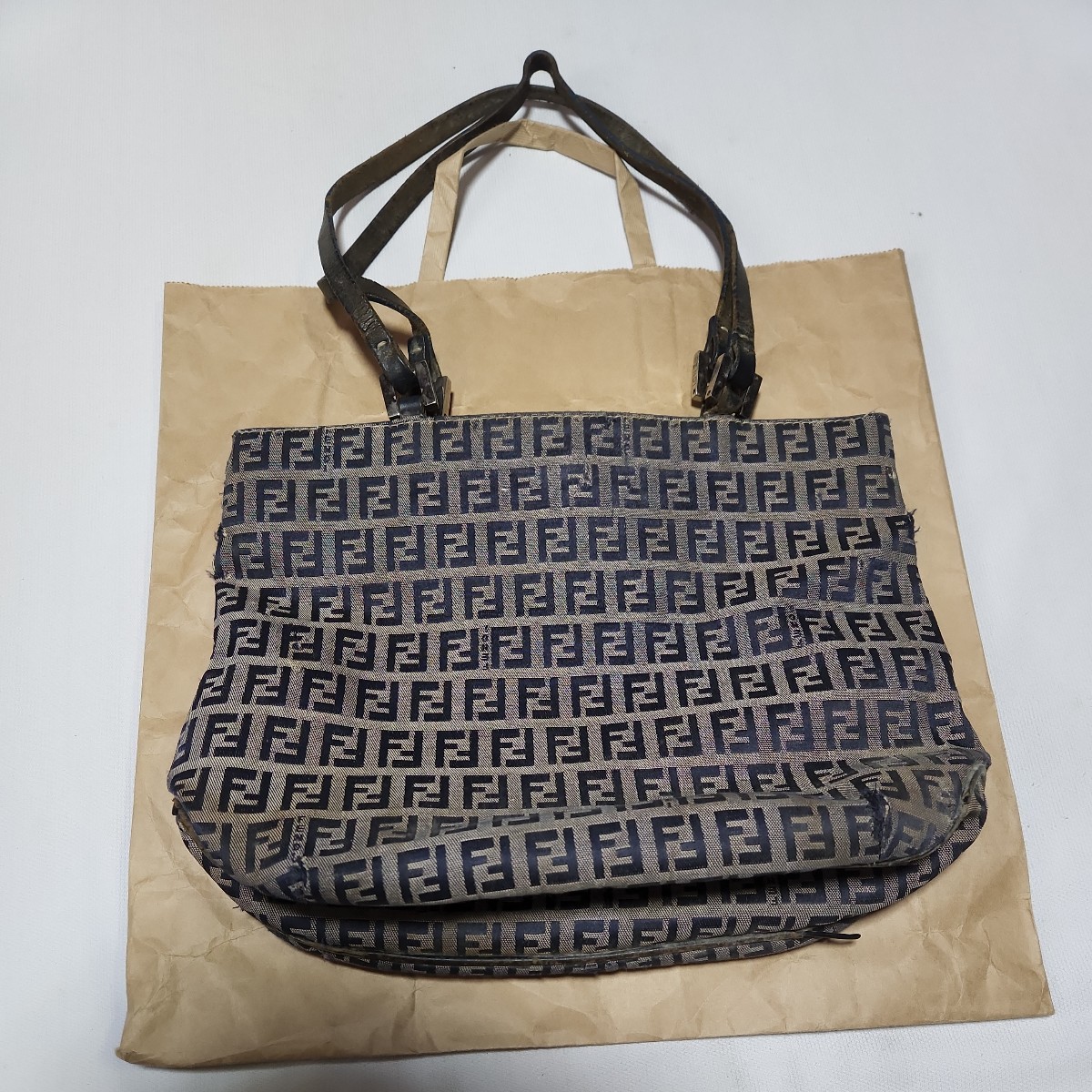 期間限定特価】 FENDI フェンディ ズッカ柄 FF金具 キャンバス/レザー