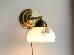 アンティーク照明 ヴィンテージ ブラケットライト 絵柄入りミルクガラスシェード 真鍮 ウォールランプ 乳白電笠