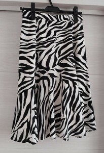 【送料無料】VALKURE （ヴァルクーレ）／黒白 ゼブラ柄 スカート 日本製