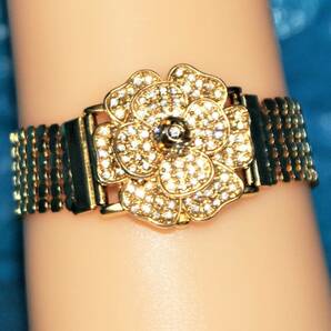 ガラス博物館で購入・ゴールド色・CZ細工・ブレスレット・腕時計・花の形・蓋を閉じてブレスレット・開いて腕時計に・キラキラですの画像5