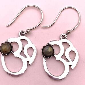 天然石ラブラドライト サンスクリット「オム」お守りピアス