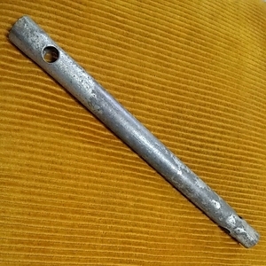 整備用工具　車載工具 プラグレンチ plug wrench メーカー不明　サイズ表記12-14mm. 全長240mm. 点火プラグ用 