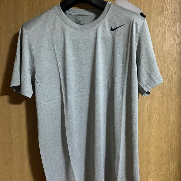 NIKE Tシャツ　未使用品　タグ付き　グレー