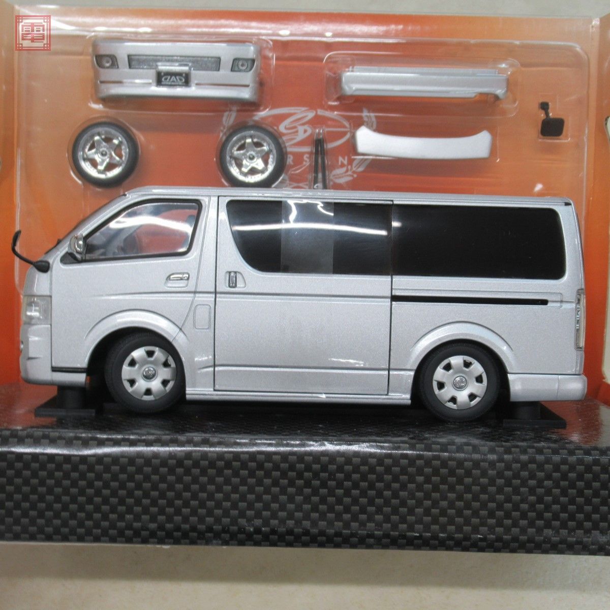 ディズム 1/24 DISM 200系 ハイエース DAD エアロVer. シルバー HIACE