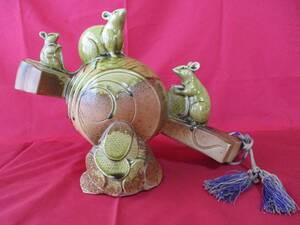 「打ち出の小槌＆ネズミ」の置物 ： 陶器製・インテリア・ヴィンテージ・縁起物（開運＆金運）・昭和レトロ