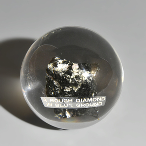 A ROUGH DIAMOND IN BLUE GROUND ダイアモンド 原石 直径6.8cm ペーパーウェイト 宝石 インテリア 文房具　　z4209