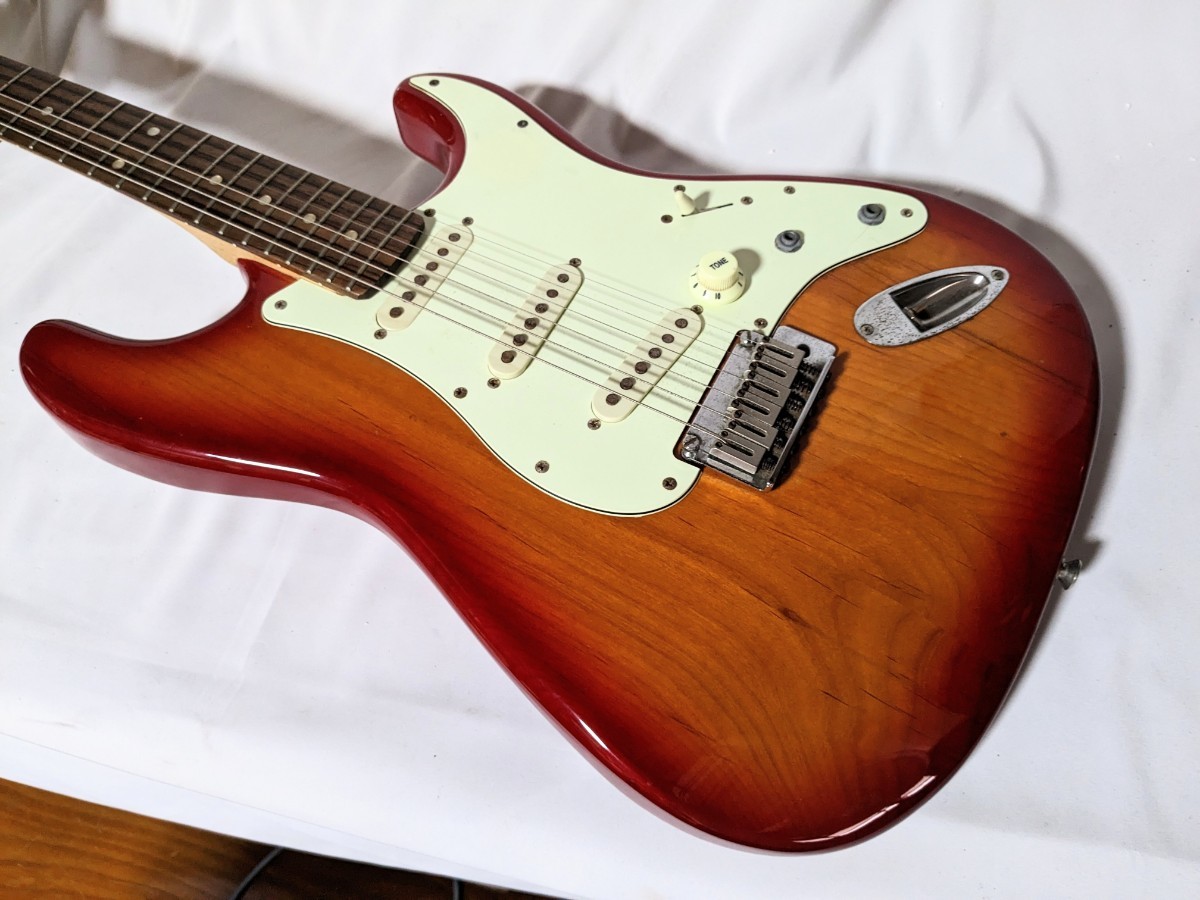 ヤフオク! -「squier standard stratocaster エレキギター」の落札相場