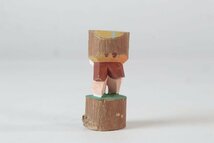 戦前 彩色木彫人形 薪を背負う老人 郷土玩具 農民美術 民芸 伝統工芸 風俗人形 置物_画像3