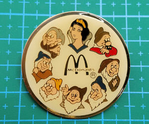  McDonald's Snow White . 7 person. small person pin badge Disney 