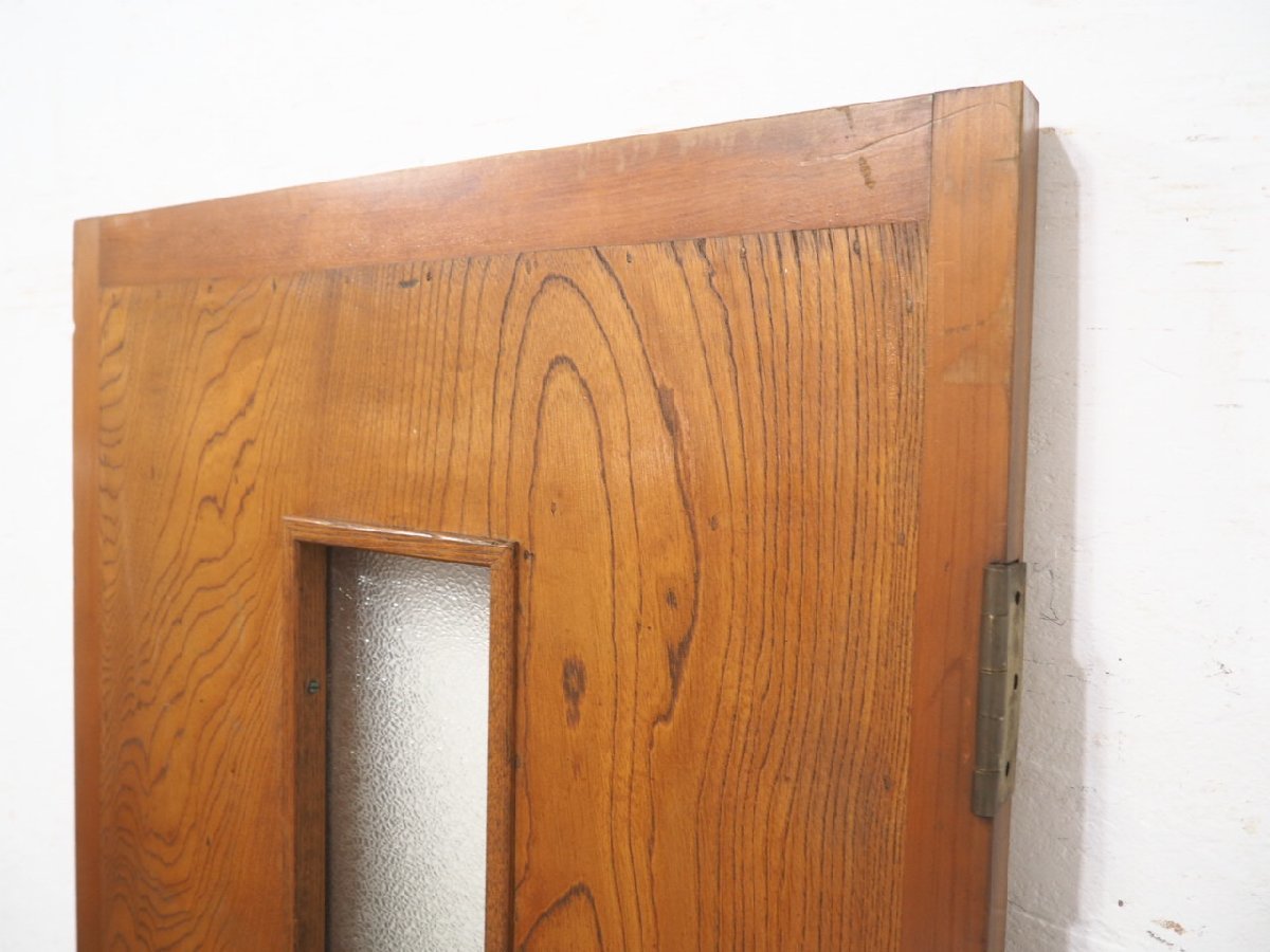 タ,◇ダイヤガラスのレトロな古い木製ドア