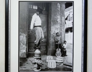 ニューオリンズ の子供大道芸人/バーボンストリート の ストリート・パフォーマー/アート ピク 額装/New Orleans/Vintage Art/モノクロ