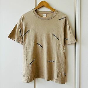 H2971cf Karl Helmut カールヘルム　Mサイズ　Tシャツ　ベージュ　メンズ　カジュアル　父の日 / 半袖 丸首 プルアップ かぶり ロゴ