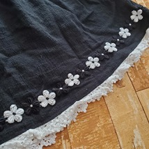 美品*mezzo piano*メゾピアノ*ワンピース*黒×白*シワ加工*花レース*ロゴ刺繍*キャミ*モノトーン*シンプル_画像3