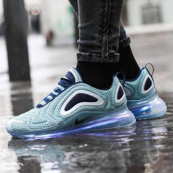 Nike WMNS AIR MAX 720 23.5cm