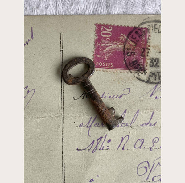 フランス 19世紀後期 小さな 鍵 カギ アイアン 鉄 ペンダント チャーム キーホルダー ミニチュア おもちゃ ヴィンテージ アンティーク 8