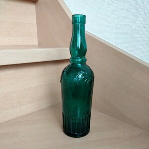 空瓶(グリーン)　当時物　昭和レトロ　骨董　アンティーク