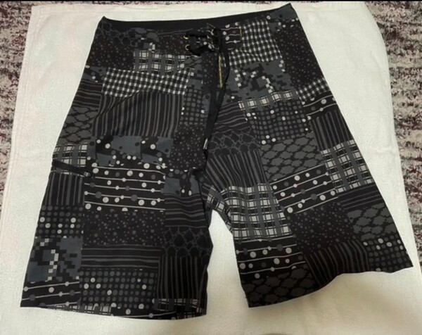 サーフパンツ ボードショーツ 水着 Kissmark Mサイズ ブラック系