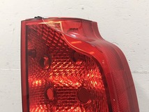 新品!V70 SB系/285 純正 右 テールランプ/ライト/レンズ ハロゲン 161038 30655378 ボルボ(130121)_画像2