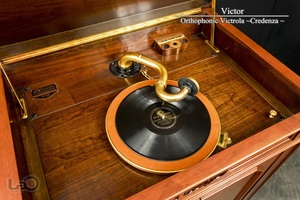 ２枚ドア　VICTOR ビクター ビクトローラ・クレデンザ Victrola Credenza SPレコード用最高峰蓄音器 AC電動式