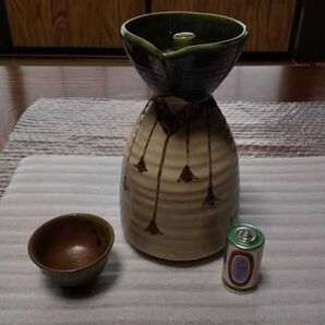 フタ付きとっくりとおちょこ