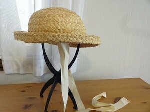 V 紐付麦わら帽子 V レディース　スタイル帽子　ストローハット　サイズ５７・５cm　キャップ　帽子