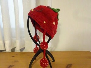 ！Kids Foret！キッズ帽子　女の子　ポンポン付ニット帽　赤色　編み込みハット　サイズ４９cm　キャップ　帽子　ウール