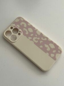 iPhone13Pro 携帯ケース　可愛い　シリコン素材　デザイン　シンプル