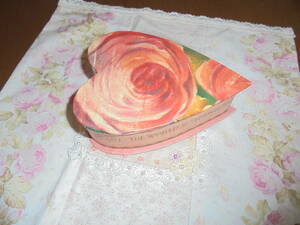 カルトナージュ　薔薇の小箱　USA　FLORA BELLA　とっても可愛いハートの小箱です
