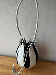 【アウトレット】bylin エナメルBag 新品　日本未発売　　チューリップBag オランダ人デザイナー