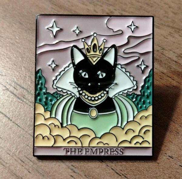 黒猫タロット③THE EMPRESS ピンバッジ 太陽 猫 占い 女帝 愛 王冠