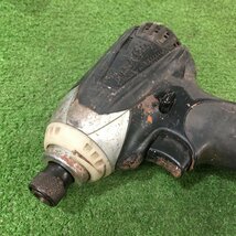 【中古品】makita 14.4V充電式インパクトドライバ　ITWBHV04VUBC_画像3