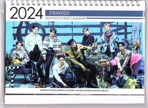 韓国 K-POP☆STRAY KIDS ストレイキッズ☆2024年　2025年　カレンダー 　卓上カレンダー フォト デスク カレンダー　ステッカー付き