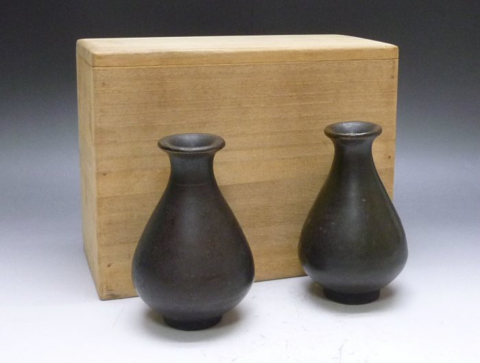 李朝黒高麗徳利の値段と価格推移は?|25件の売買データから李朝 李朝黒高麗徳利の値段と価格推移は?|25件の売買データから李朝