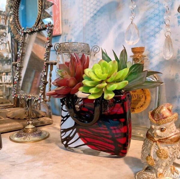 アンティークな部屋 / シックでエレガントなガラス器/ フラワーベース（bag） #インテリア雑貨 #スタンドグラス #LEDキャンドルベース