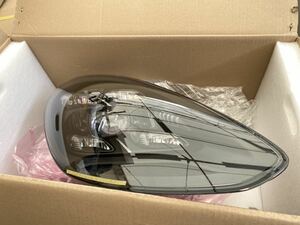  Porsche Panamera right head light 