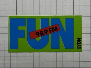 外国 古いステッカー：FUN 98.9 FM ラジオ LYON ビンテージ +Eb