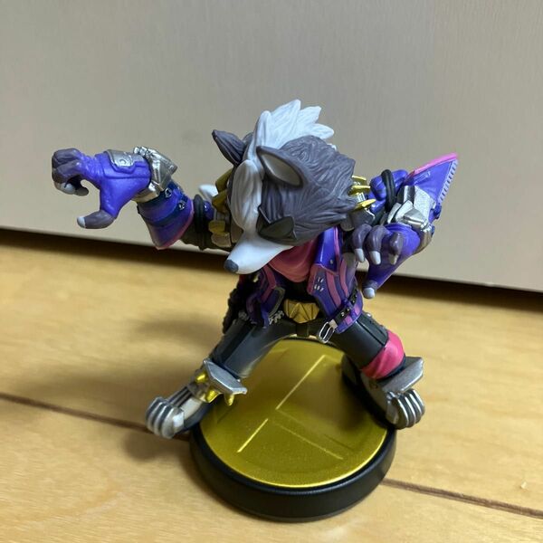 amiibo ウルフ　スマブラ