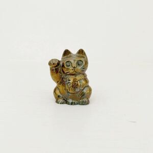 【美品】天然石　キャルコパイライト　招き猫　縁起物　ゴールドカラー　金運　猫　キャット　幸運　ラッキーモチーフ　手彫り