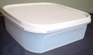 Tupperware** tapper wear plastic .. container MM square #1 / 1 piece *USED**③