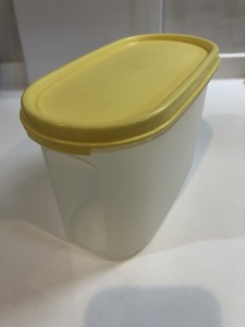 Tupperware★★タッパーウェア プラスティック密封容器 ＭＭだ円＃２ / １個/レモンイエロー★USED★★ 