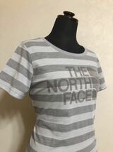 【良品】 THE NORTH FACE ザ ノースフェイス アウトドア レディース ビッグロゴ ボーダー Tシャツ トップス サイズM 半袖 グレー NTW11233_画像9