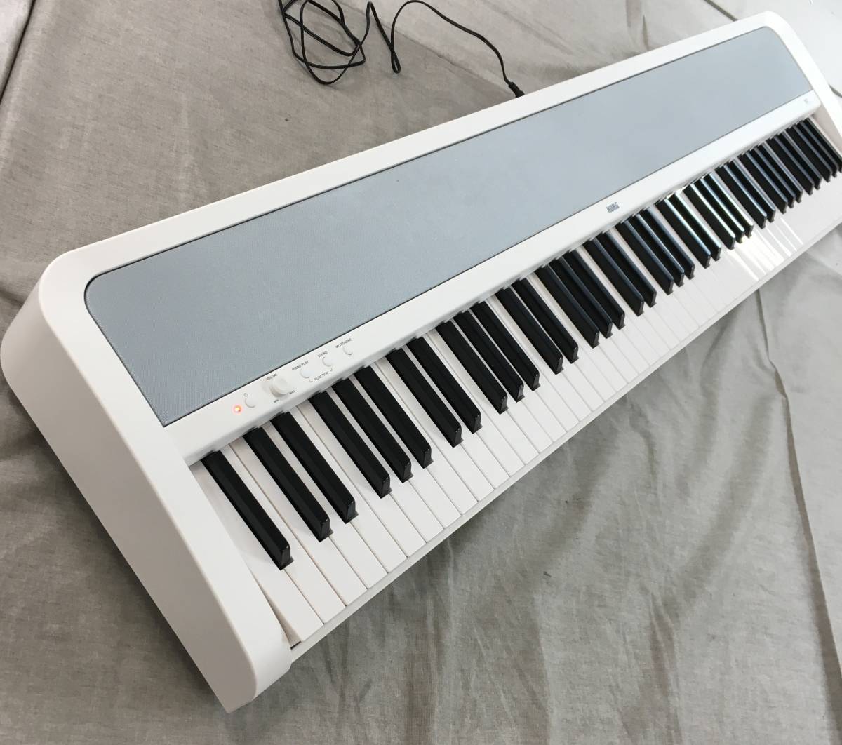 KORG コルグ B2 電子ピアノ 88鍵盤 ホワイト 白 譜面立て付属 | JChere 