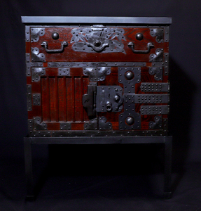 松竹梅図金具細工重厚船箪笥 帳場金庫　(Pine, bamboo, and plum design metal work Heavy chest of drawers)