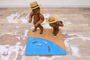 EF42 木彫り 木製 彫刻 銘有 置物 飾り物 オブジェ 人形 釣り 麦わら帽子