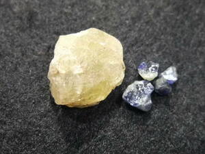 宝石質apatite燐灰石閉山廃鉱山ものとsapphire原石セット 15.15ct 天然石　5　原石母岩付きルース色々まとめてたくさん大量同梱可能765-3