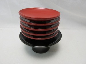 I04150 【 美品 茶道具 木製盃台 朱塗引盃５客 セット 箱無 】 検) 懐石道具 酒器 漆器 来客 会席道具 献盃 酒盃 和食器 おもてなし ⅰ