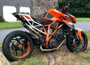 ★全国一律 送料5000円★新品未使用 ステンレス製 中間パイプKTM1290 Super DUKE R専用 1本出し/海外製/スーパーデューク/高品質